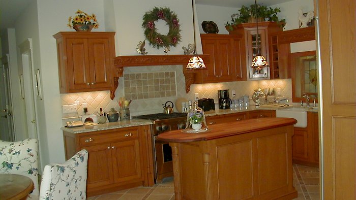 Essex recessed Wood-Mode kitchen with an Amber Dark Glaze